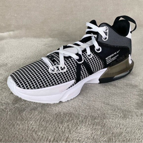 Nike LeBron Witness 7 DM1123-100 Mens Size 13 White Black Basketball Shoes NEW - Picture 4 of 9